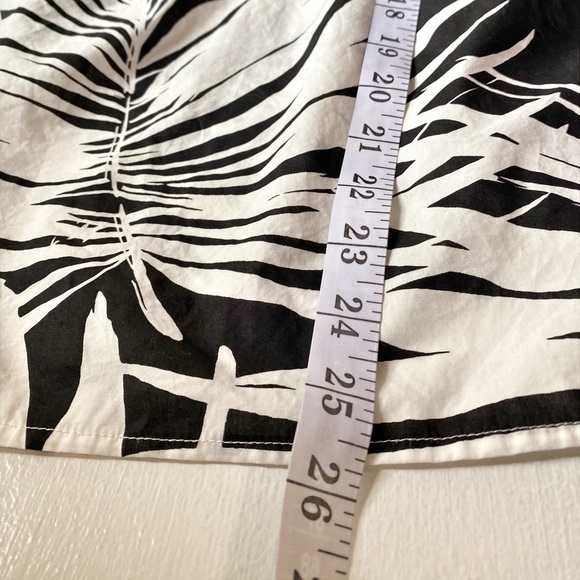 Who What Wear Black and White Tropical Palm Leaves Print Top NWT - Picture 8 of 10